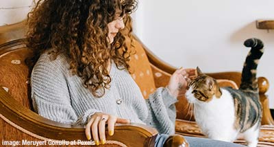 woman with her cat